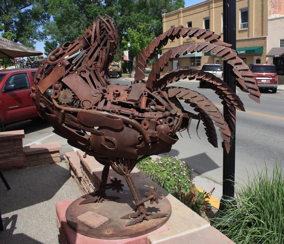弗鲁塔市中心的“无头鸡麦克”雕塑。图片来源：David Herrera，通过CC BY 2.0协议分享