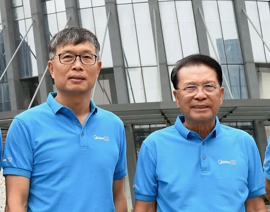 (方洪波与美的集团创始人何享健)