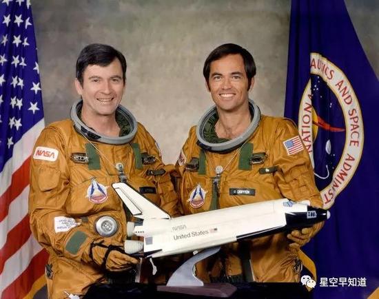 执行航天飞机首飞任务的两位宇航员，左边是太空“老鸟”，第五次执行太空任务的约翰·杨，右边是太空“新手”，第一次执行太空任务的克里彭来源：NASA