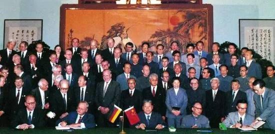 德国大众和上汽签字仪式，人民大会堂，1984年