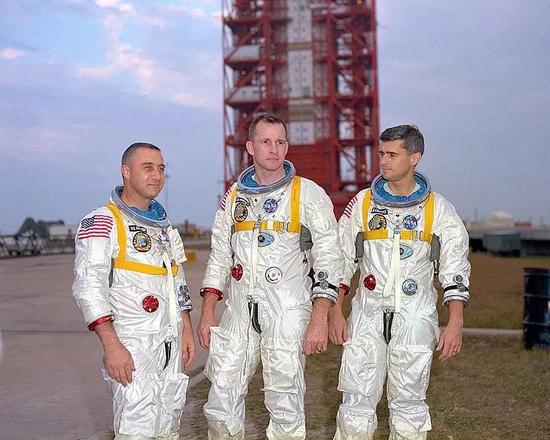 在阿波罗 1 号任务中牺牲的三名宇航员 Gus Grissom、Ed White 和 Roger Chaffee。（图片来源：维基百科）