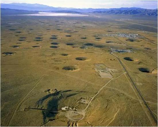  ���ڻ�����˿��ƽ�������ڵ��±�ըʵ�����µĵ��ӣ�չʾ����սʱ�������ĺ����鷽ʽ��ͼƬ��Դ����˹����Ī˹����ʵ����/ Science Source