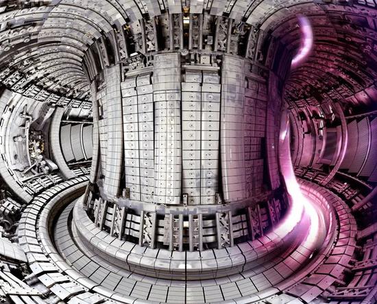 JET研究人员已经开始用氚进行核聚变实验。来源：EUROfusion （CC BY 4.0）