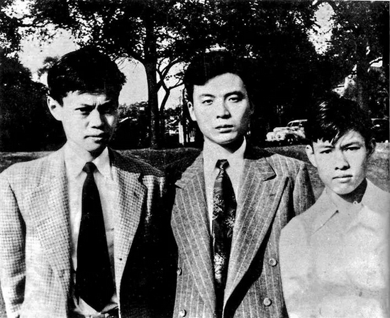 1947年,杨振宁(左)与邓稼先