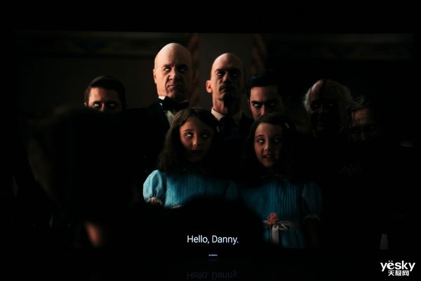 像这样黑能黑下去,亮部也不影响阴暗部分细节的电视,用来观看恐怖电影