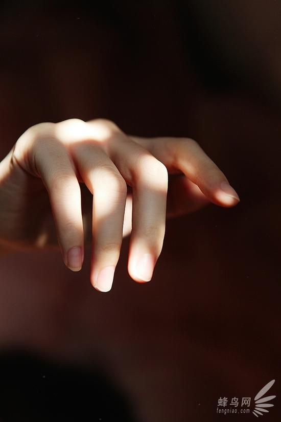 手是性感的象征 如何拍好私房文艺的女性写真