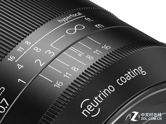 镜头有景深,距离对焦提示标尺