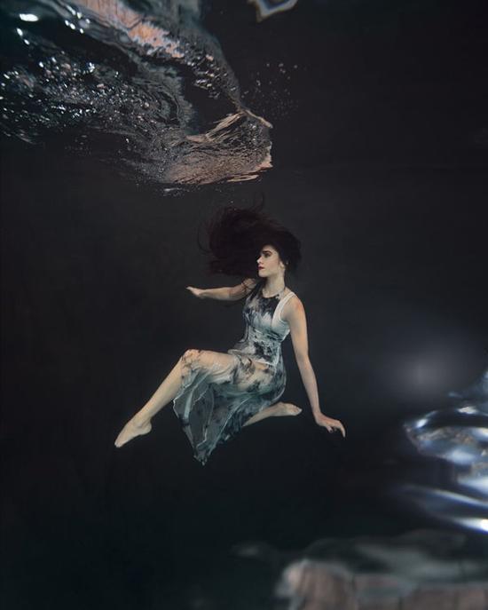 蔚蓝色的倩影拍摄水底人像的10个心得