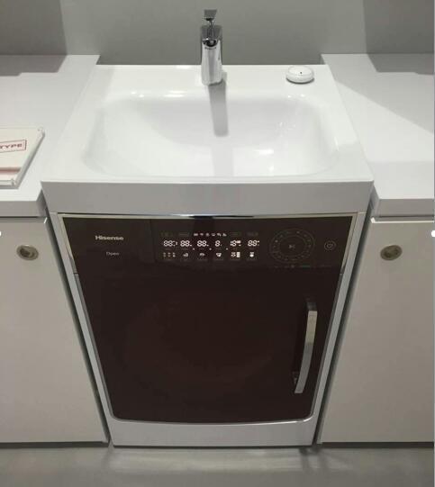 全球首台浣洗洗衣机，下面洗衣机，上面洗脸盆