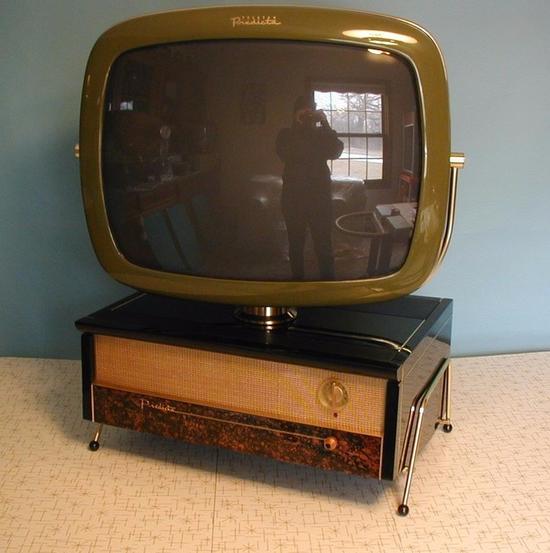 全球脑洞打开的旋转电视机