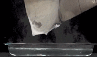 一件米色的普通 T 恤就诞生了。