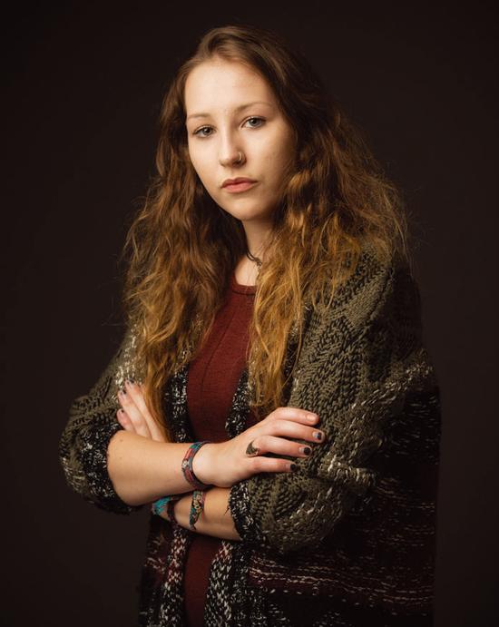 这也许是人像拍摄的最重要的一点摆姿势的原则