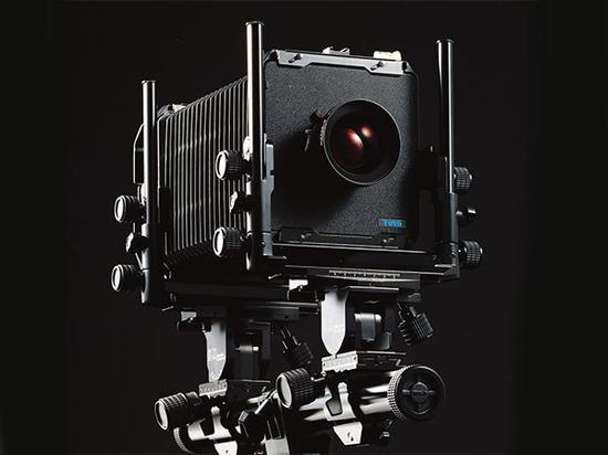 相机动辄就上万元的级别,而在胶片相机上面全画幅更像是低配胶卷相机