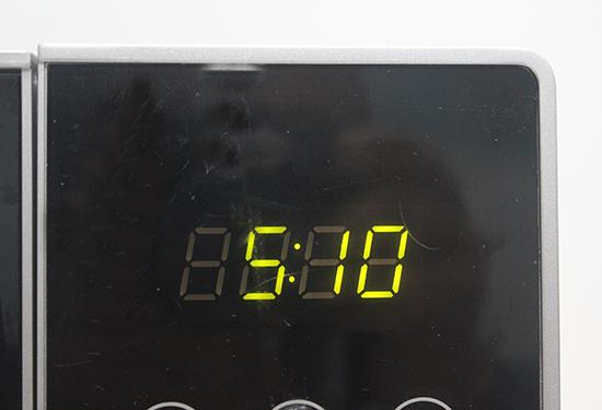 将微波炉运行时间设置为5分钟