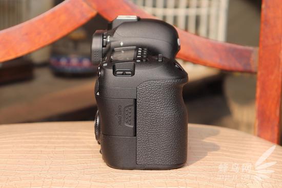 佳能eos 6d mark ii相机侧面外观设计