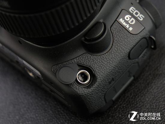 eos 6d ii上移到机身正面的快门线接口