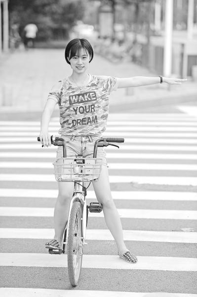 共享单车流行 自行车“骑行手语”你会吗？