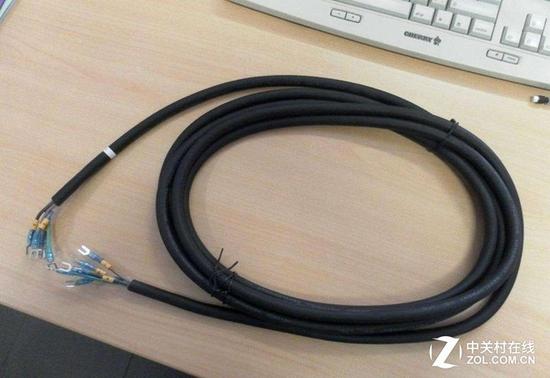 空调电源线承载的电流很大&nbsp;并且需要连接室内外机