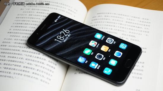 外观体验:yota3主打双面屏黑科技,移动阅读服务和护