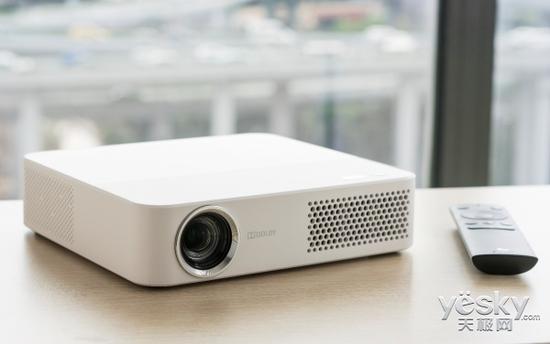 比亮更亮1200流明的微鲸投影f1plus评测
