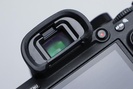 更高规格的evf电子取景器,100%视野率约369万像素,约0.78倍放大倍率