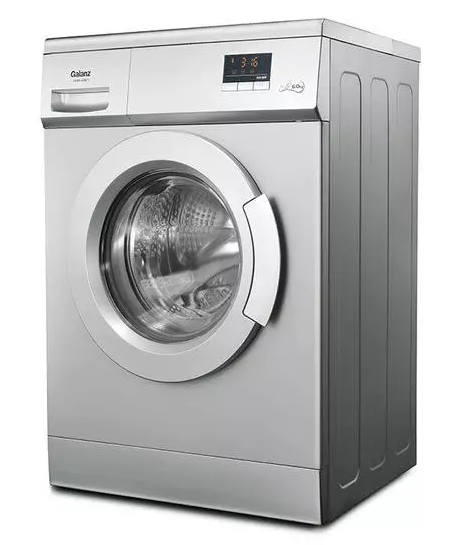 ↑这种类型洗衣机的排污口就隐藏在下面横着的塑料挡板里面