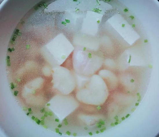 清香水灵的菱角豆腐汤。图片：江南蝶衣