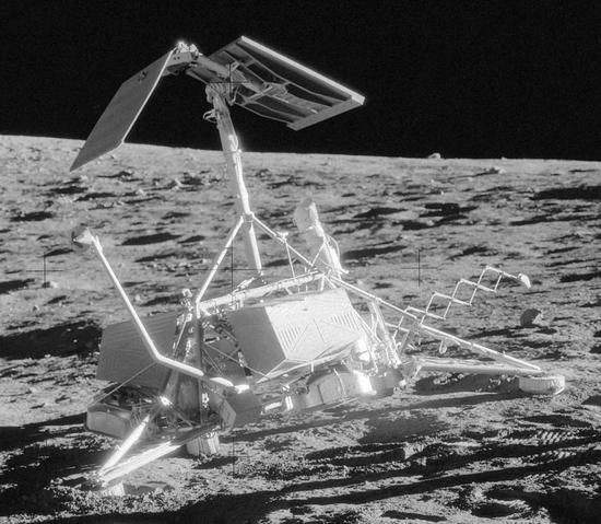 “勘测者”月球着陆器