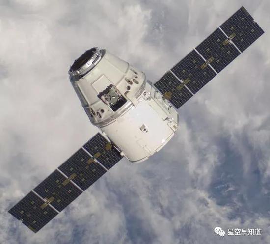“龙”飞船近照来源：NASA