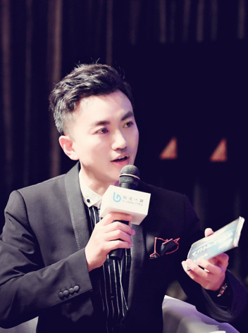 金牌财经节目制作人—金融跑男张伟