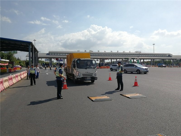 上海市交通委执法总队加大节前执法检查力度