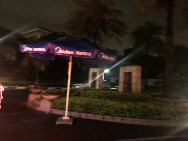 君兰国际高尔夫生活村西南门入口。（记者 张锐/摄）