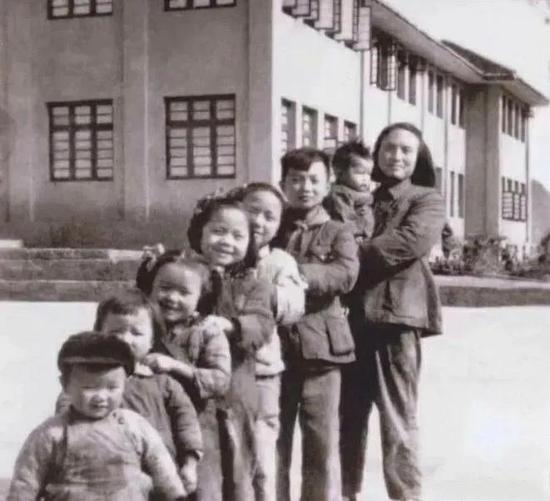图注:任正非兄妹七人