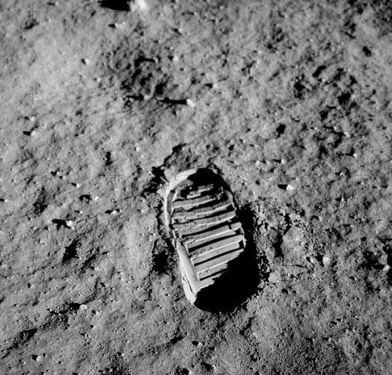 图 | 宇航员奥尔德林在月球留下的脚印（来源：NASA）