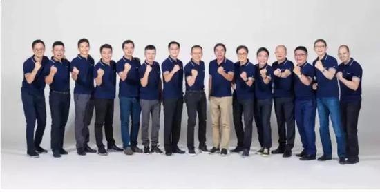 游戏之王:游戏之王:腾讯帝国的半条命 任宇昕(左六-Mark)挂帅PCG肩负打头条的重大责任,而马晓轶(左四-Steven)先于吕鹏进入总办,成了第三次架构调整后IEG方面的最火爆的人事热点