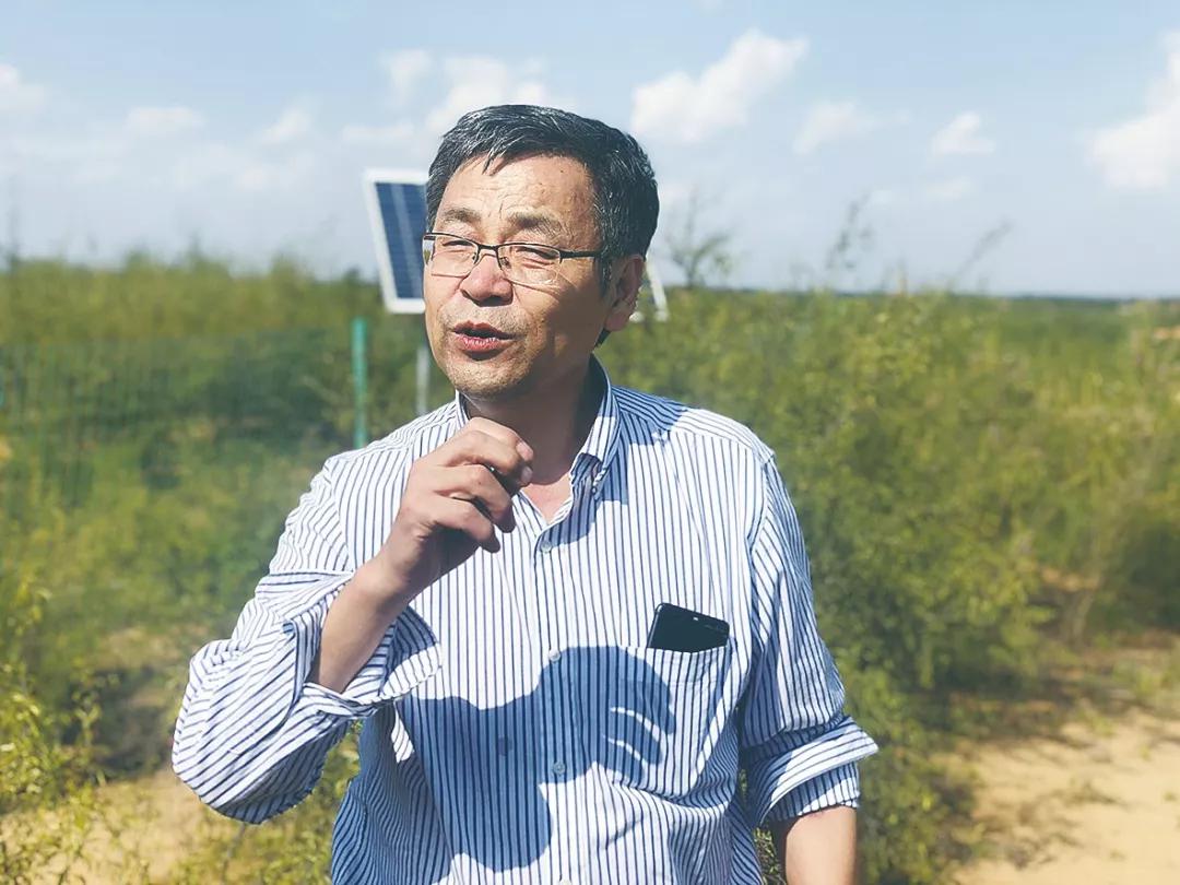 邵明安的“土”是出了名的。