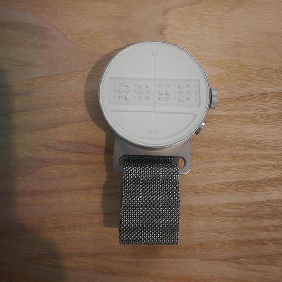 世界上首款智能盲文手表