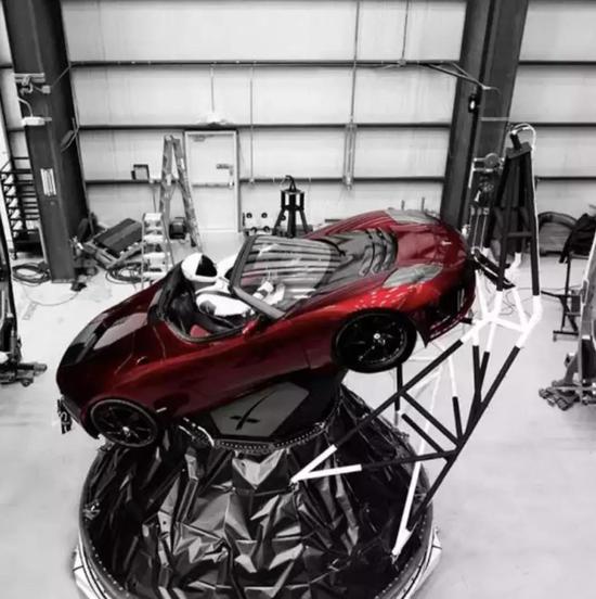 猎鹰12:SpaceX实现三枚一级火箭全回收重型猎鹰“完美”发射