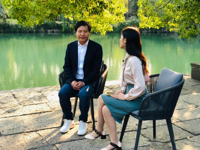雷军:5G手机直观变化是带宽提高了十倍,比WiF...