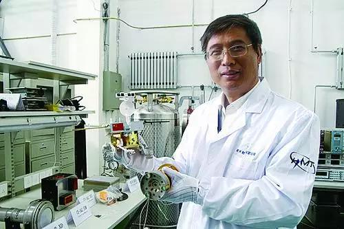 2014年1月，王焕玉在中科院高能所实验室。