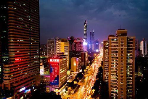 夜色中的华强北
