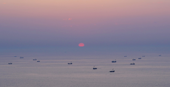 海上红日出