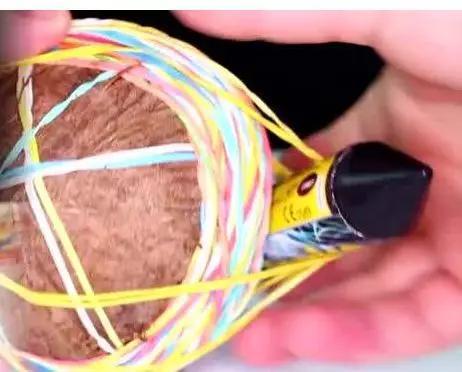 口香糖可以打开开椰子,吃软不吃硬 口香糖可以打开开椰子,吃软不吃硬