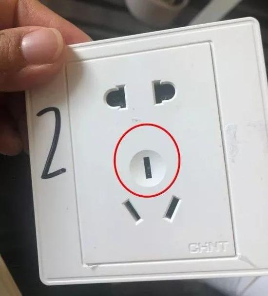 当我走进一间安装了80个摄像头的民宿视频