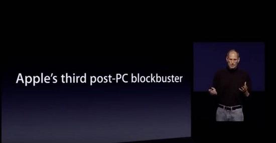 2011年乔布斯介绍iPad2时,明确指出现在是后PC设备。图片来源:Apple。