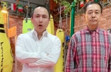 《辛巴不硬气了》