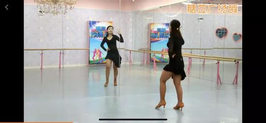 2亿大妈攻占短视频 你可不要把它理解成一个单一的学舞工具,它早已成为一个中老年集聚社区。