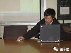 他是清华姚班首届毕业生、17科满分神奇,斩获斯隆奖 鬲融代表清华姚班出国交流分享