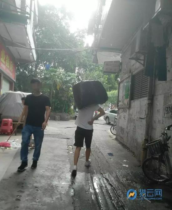 拼多多江湖的擺渡人