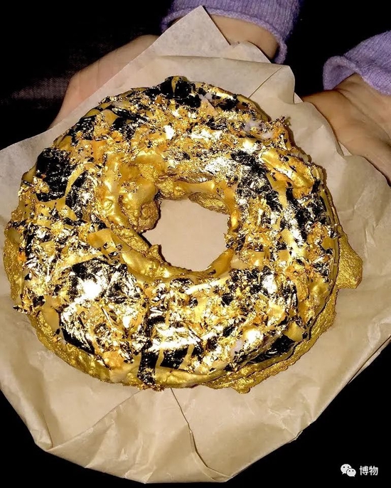 这金光闪闪的甜甜圈，确实爱了 　　图片来源：Maggie Pizzo
